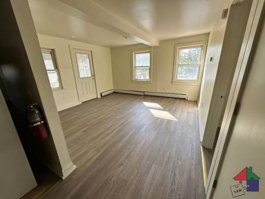 Main picture of 37 Malletts Bay Ave