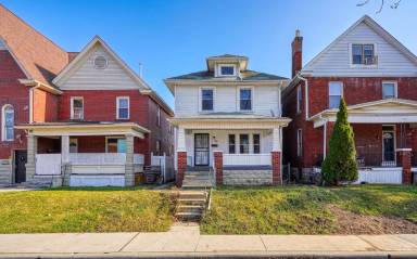 Main picture of 100 S Warren Ave