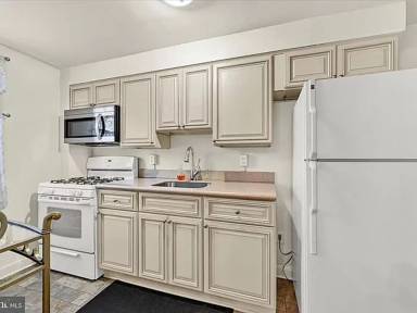 Main picture of 3240 Westmont Ave