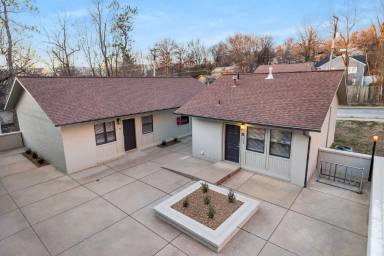 Main picture of 215 W Watson St