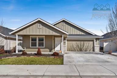 Main picture of 158 W Yosemite St