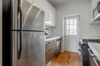 Main picture of 1210 W Foster Ave