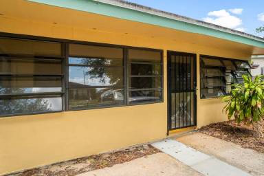 Main picture of 212 E Towne Pl