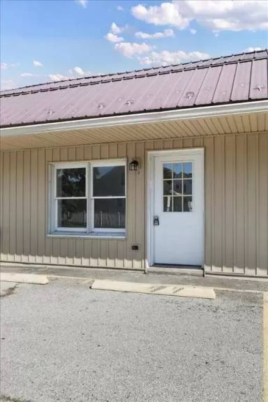 Main picture of 185 N Main St