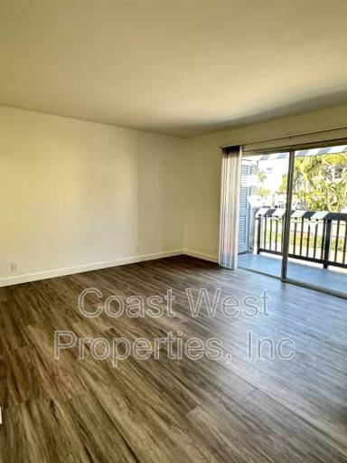 Main picture of 295 Acacia Ave