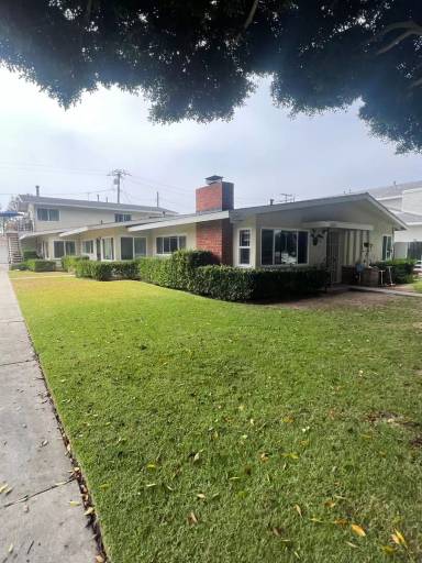 Main picture of 2001 Clay St