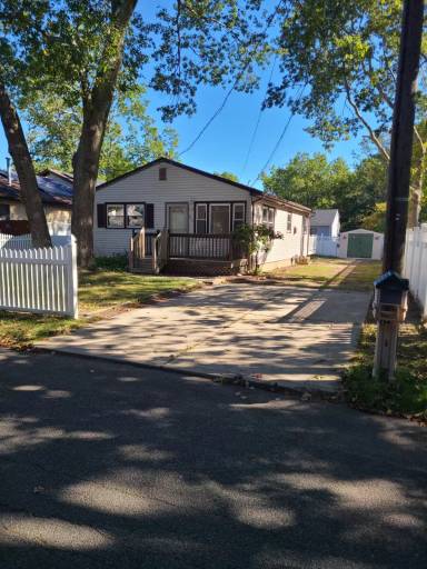 Main picture of 422 Adolphus St