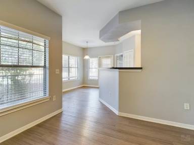 Main picture of Stoneleigh Condominiums