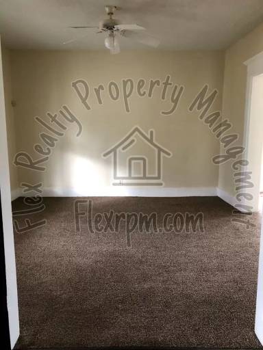 Main picture of 2452 Lawrence Ave