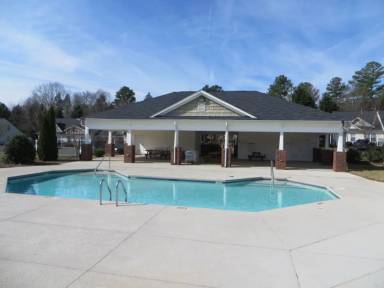Main picture of 713 Waterfall Way