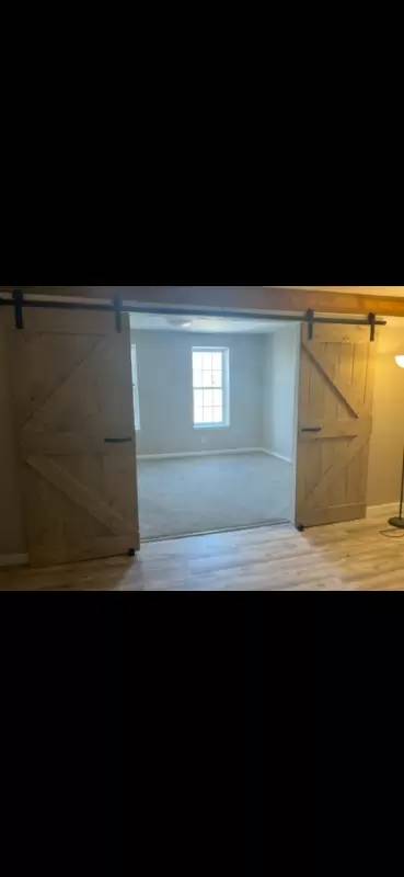 Main picture of 43 E Cross St