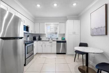 Main picture of 3215 W Swann Ave