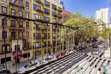 Main picture of 425 East 74th St