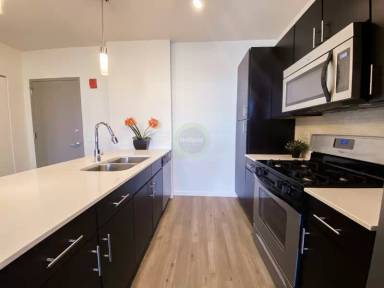 Main picture of 3715 N Halsted St