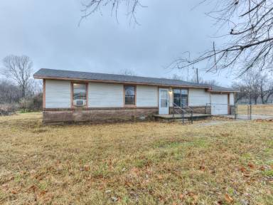 Main picture of 21395 Pioneer Cir