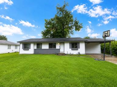 Main picture of 213 Oak Park Dr