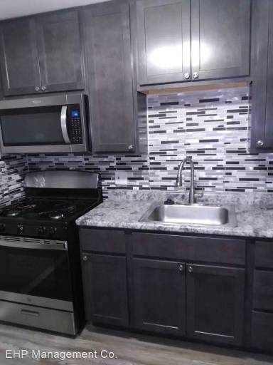 Main picture of 3217 Russell Blvd