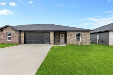 Main picture of 104 Beechwood Ln