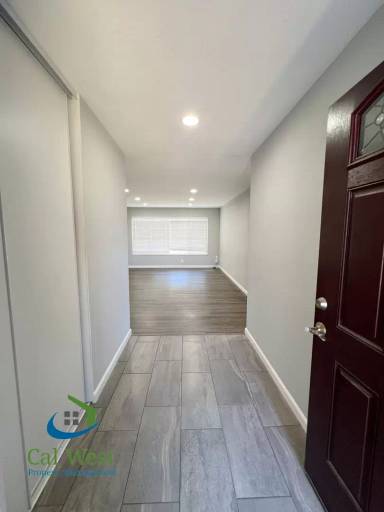 Main picture of 1567 Oriole Ave