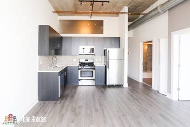 Main picture of 2036 S Michigan Ave