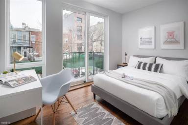 Main picture of 31 Troutman St
