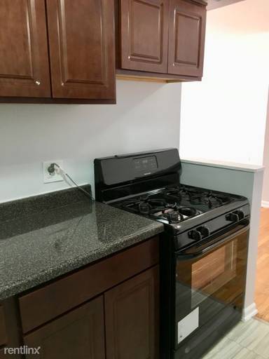 Main picture of 1040 W Hollywood Ave Apartments