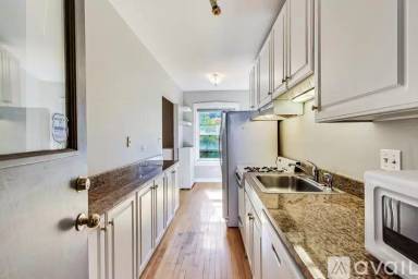 Main picture of 1020 W Barry Ave