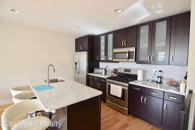 Main picture of 323 E Allen St