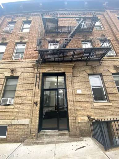 Main picture of 135 Van Wagenen Ave