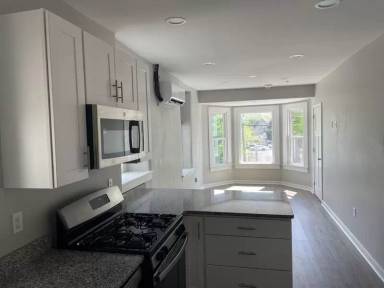 Main picture of 14 E 5th Ave
