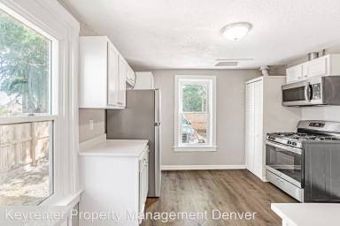 Main picture of 4768 Vine St