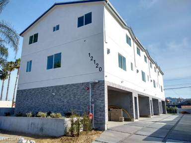 Main picture of 12120 La Maida St