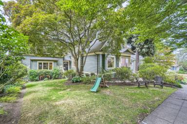 Main picture of 1917 4th Ave W
