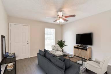 Main picture of 208 E Kiber St