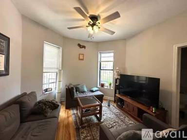 Main picture of 1040 W School St