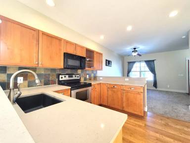 Main picture of 4242 Monroe St