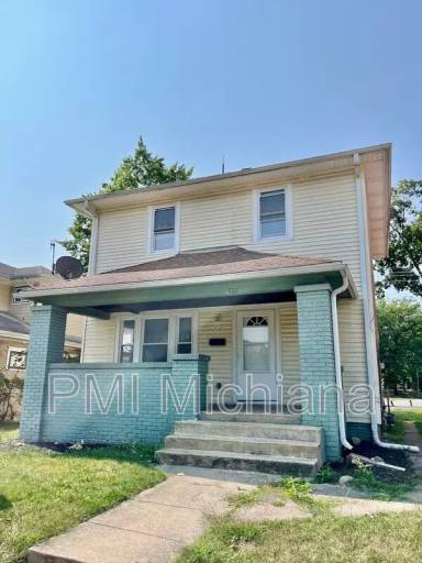 Main picture of 737 S Ironwood Dr
