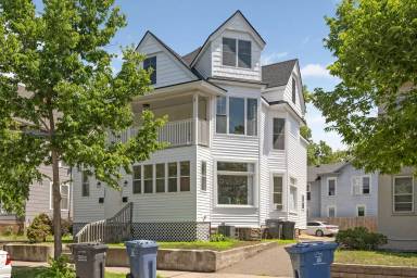 Main picture of 2545 Harriet Ave