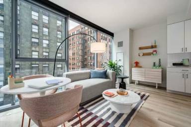 Main picture of 77 W Wacker Dr