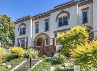 Main picture of 1717 Park Ave