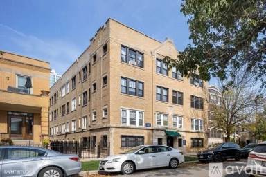 Main picture of 816 W Waveland Apartments