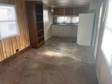 Main picture of 140 N Pleasant St