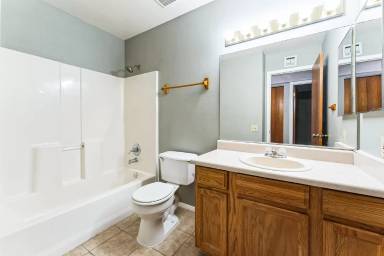Main picture of 2338 W Lindner Ave