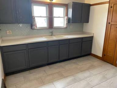Main picture of 2102 S 85th St