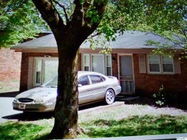 Main picture of 4813 Joy Dr NW