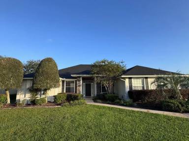 Main picture of 341 Lake Dr