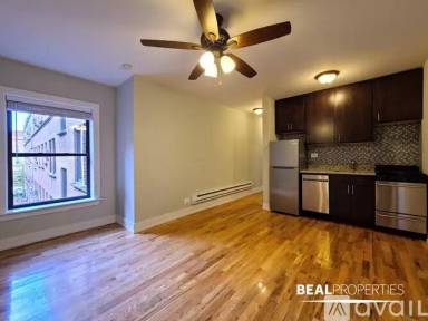 Main picture of 815-23 W Cornelia Ave