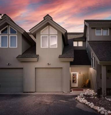 Main picture of 910 Powder Valley Rd