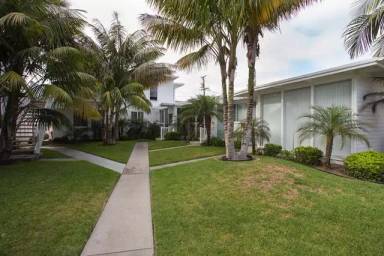 Main picture of 324 1/2 Rosemont St