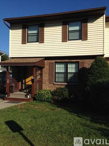 Main picture of 594 June St